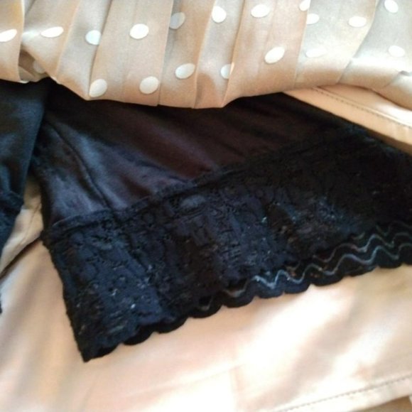 Hip & stylish Beige with white Polka Dots Mini Skirt with or without Pantaloons - Picture 3 of 3